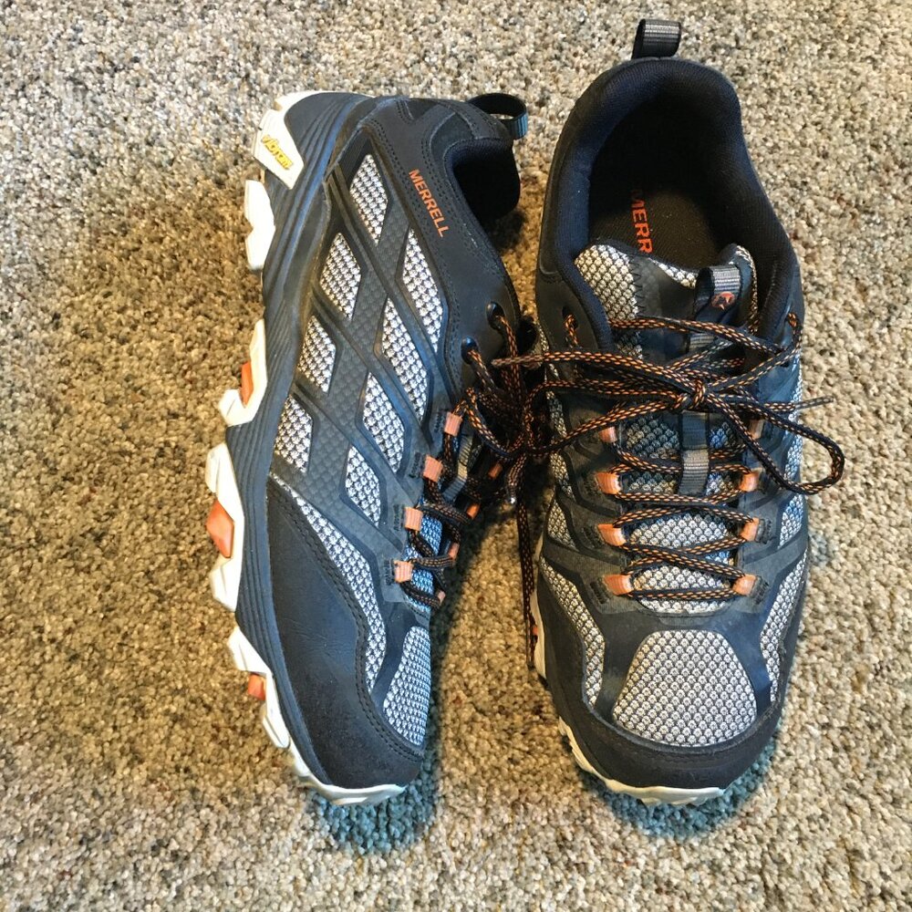 Men's 11 Merrell low-cut hikers - Picture 2 of 3